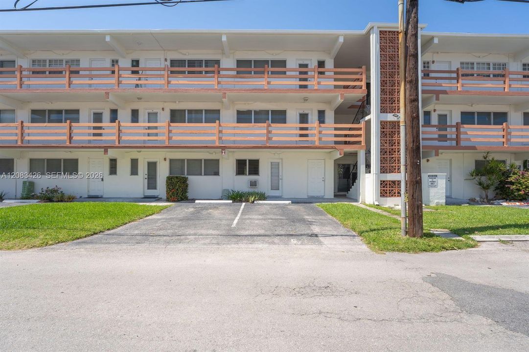 For Rent: $1,450 (1 beds, 1 baths, 648 Square Feet)