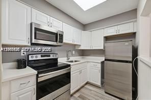 For Rent: $1,450 (1 beds, 1 baths, 648 Square Feet)