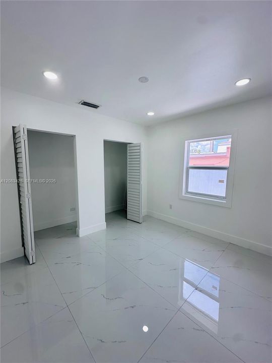 En Venta: $819,900 (4 camas, 3 baños, 2602 Pies cuadrados)