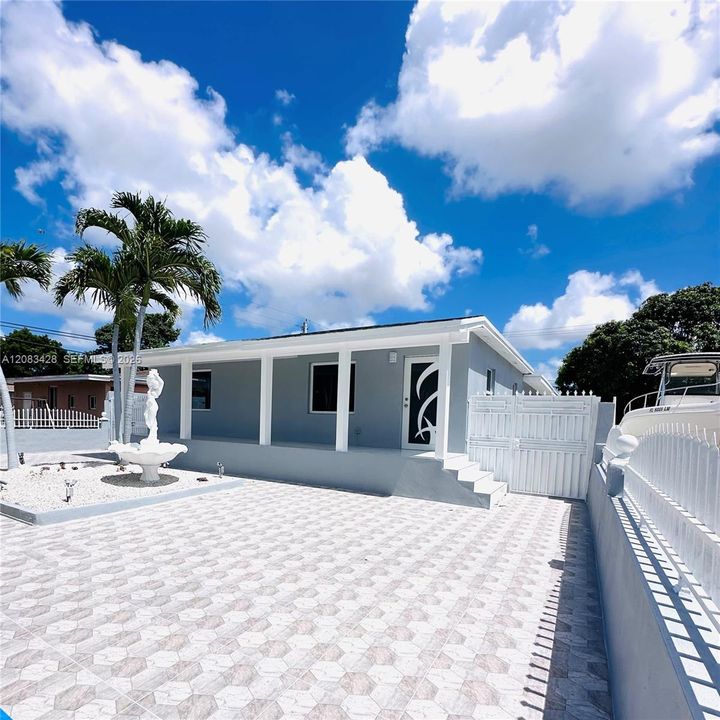En Venta: $819,900 (4 camas, 3 baños, 2602 Pies cuadrados)