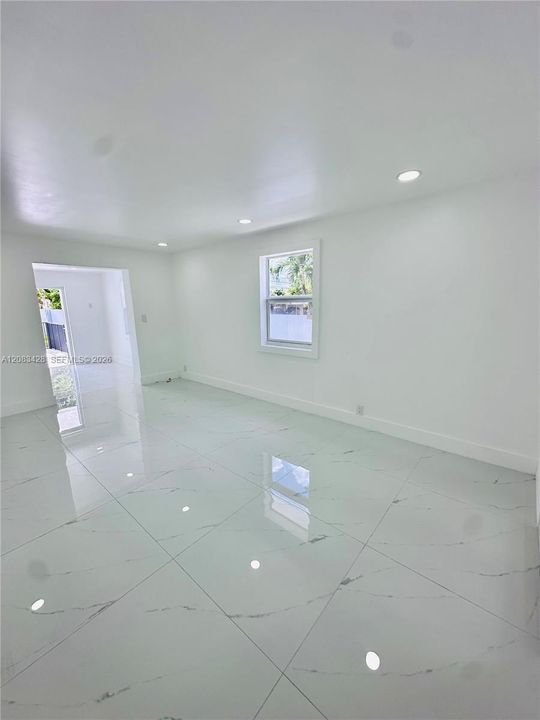 En Venta: $819,900 (4 camas, 3 baños, 2602 Pies cuadrados)