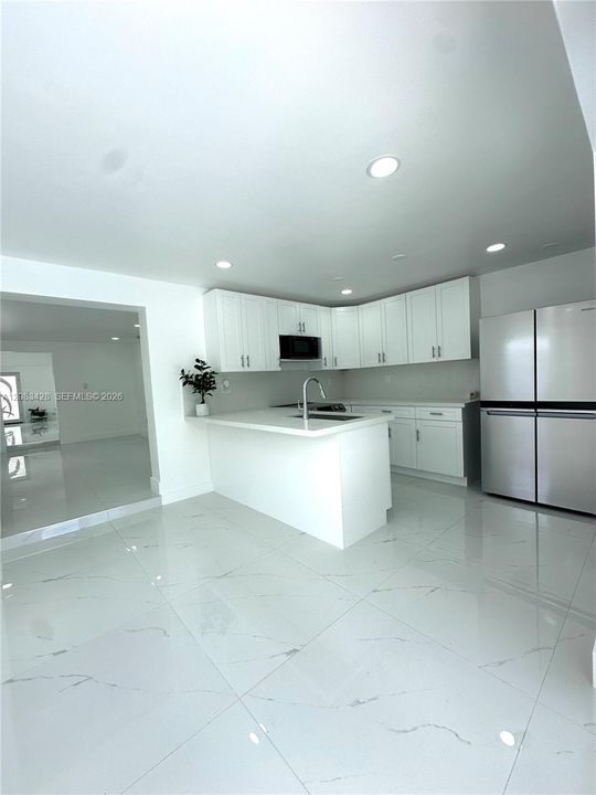 En Venta: $819,900 (4 camas, 3 baños, 2602 Pies cuadrados)