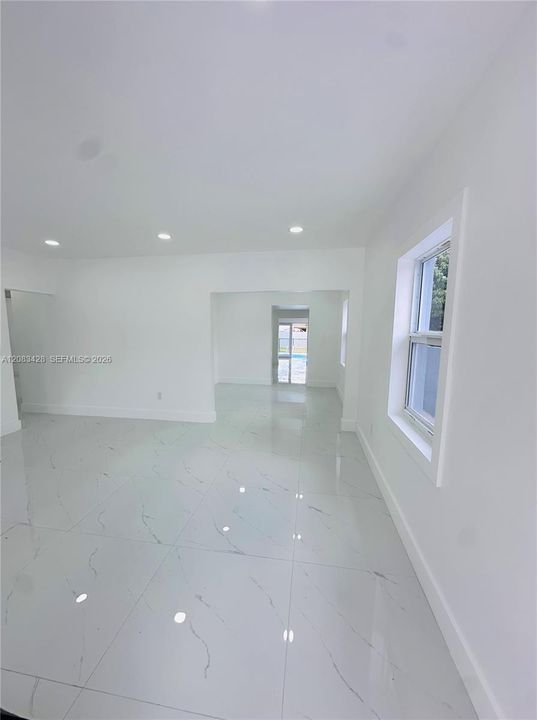 En Venta: $819,900 (4 camas, 3 baños, 2602 Pies cuadrados)