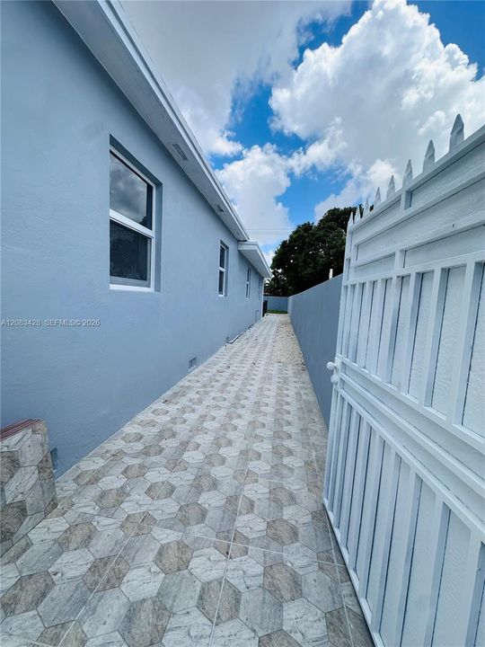 En Venta: $819,900 (4 camas, 3 baños, 2602 Pies cuadrados)