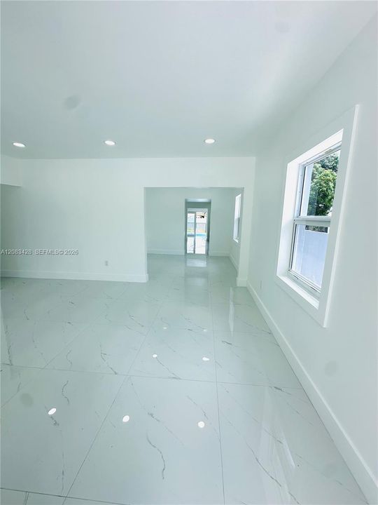 En Venta: $819,900 (4 camas, 3 baños, 2602 Pies cuadrados)