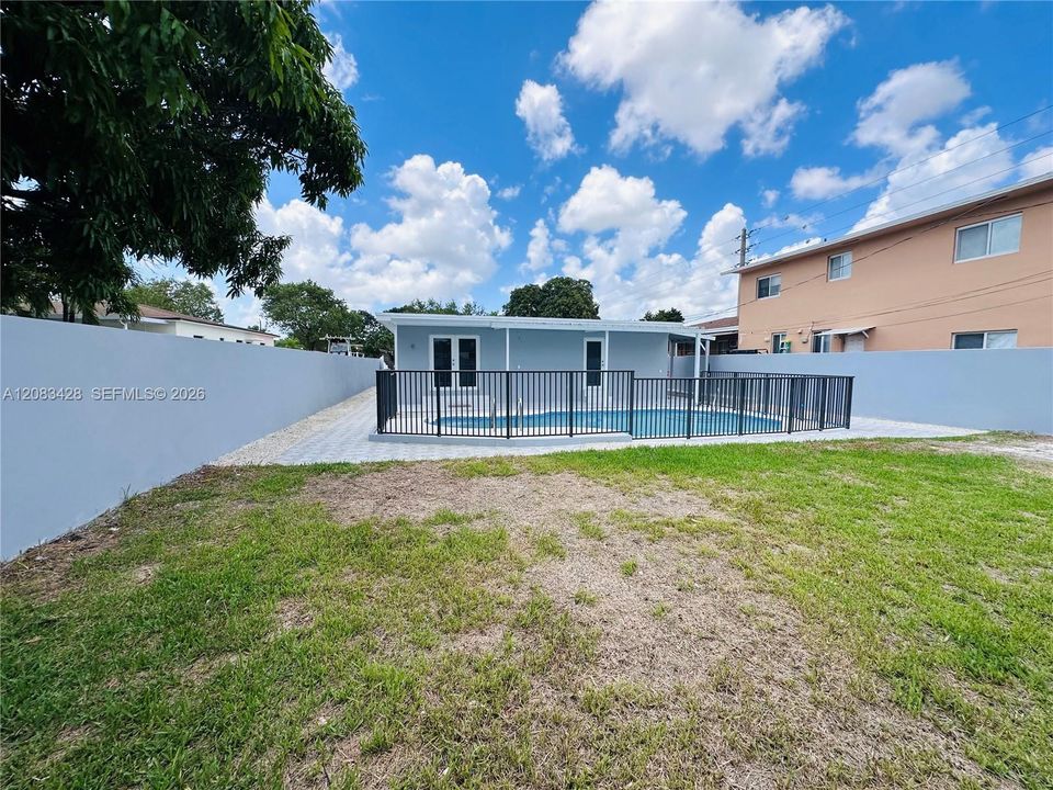 En Venta: $819,900 (4 camas, 3 baños, 2602 Pies cuadrados)