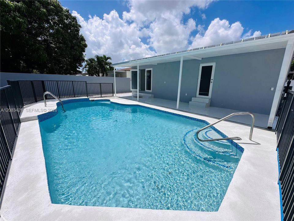 En Venta: $819,900 (4 camas, 3 baños, 2602 Pies cuadrados)