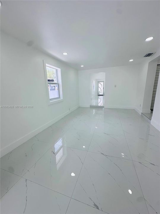 En Venta: $819,900 (4 camas, 3 baños, 2602 Pies cuadrados)