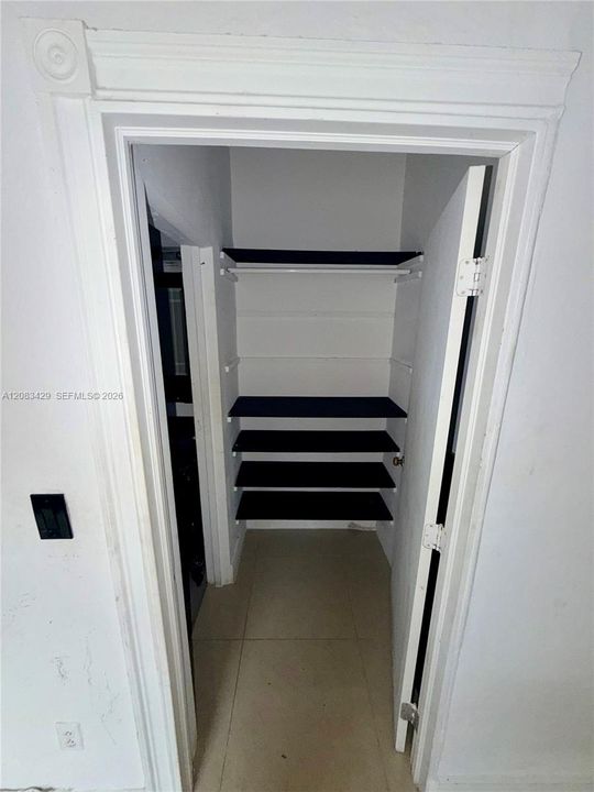 На продажу: $725,000 (6 спален, 4 ванн, 2084 Квадратных фут)