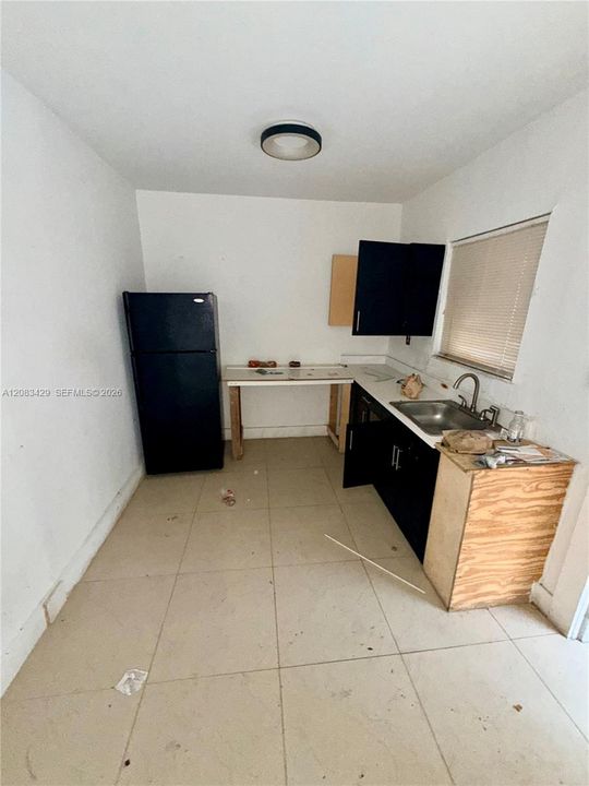 На продажу: $725,000 (6 спален, 4 ванн, 2084 Квадратных фут)