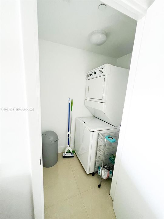 出租: $5,500 (2 贝兹, 2 浴室, 1255 平方英尺)