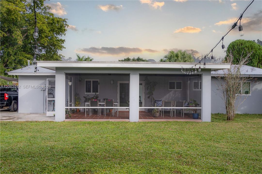 For Sale: $799,000 (3 beds, 2 baths, 1164 Square Feet)