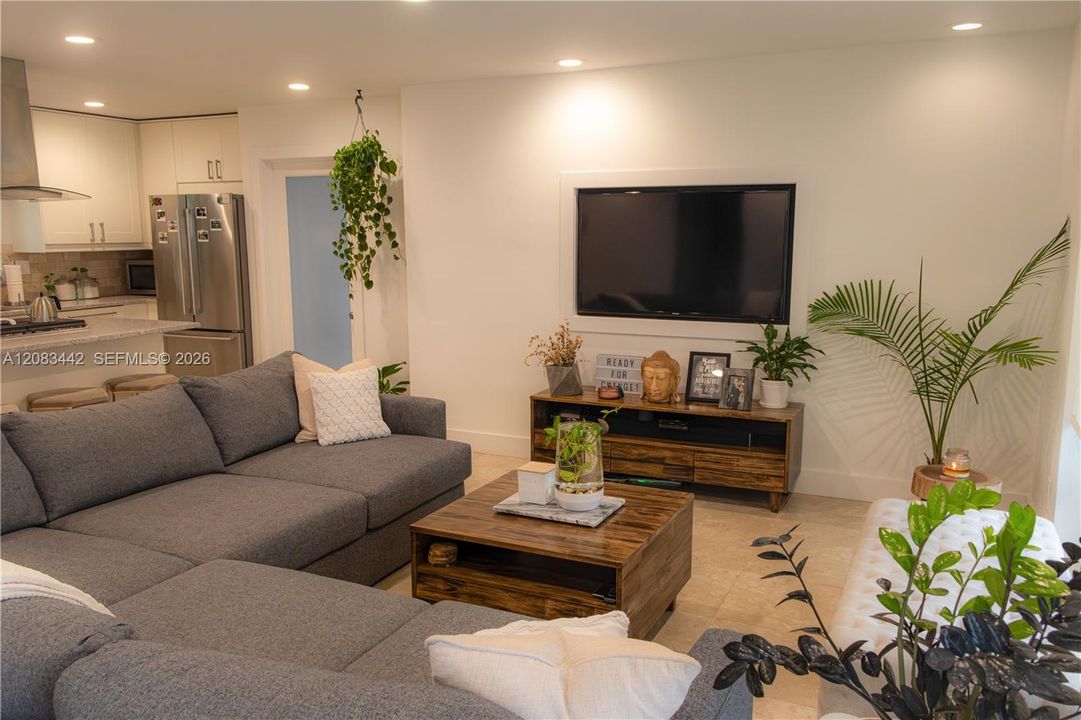 For Sale: $799,000 (3 beds, 2 baths, 1164 Square Feet)