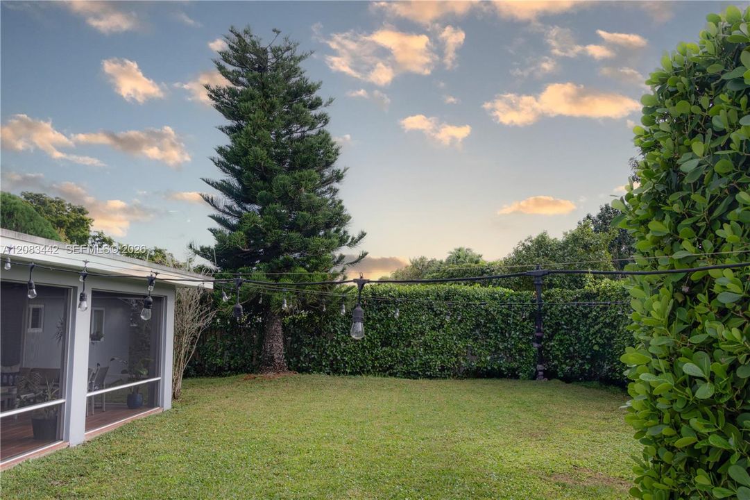 For Sale: $799,000 (3 beds, 2 baths, 1164 Square Feet)