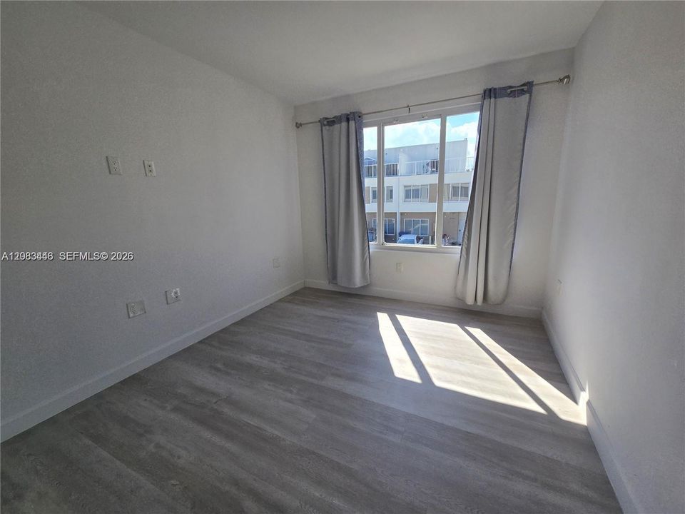En Renta: $2,750 (4 camas, 3 baños, 1434 Pies cuadrados)