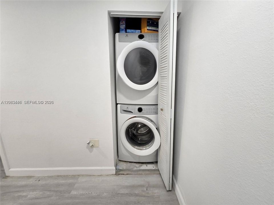 En Renta: $2,750 (4 camas, 3 baños, 1434 Pies cuadrados)