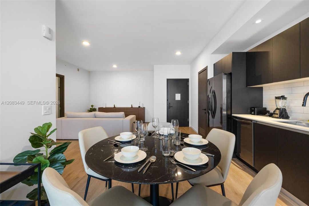 For Rent: $7,000 (2 beds, 3 baths, 1043 Square Feet)