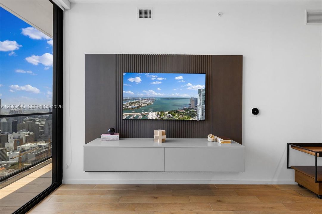 For Rent: $7,000 (2 beds, 3 baths, 1043 Square Feet)