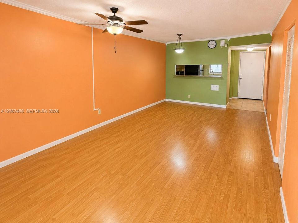 На продажу: $190,000 (2 спален, 2 ванн, 820 Квадратных фут)
