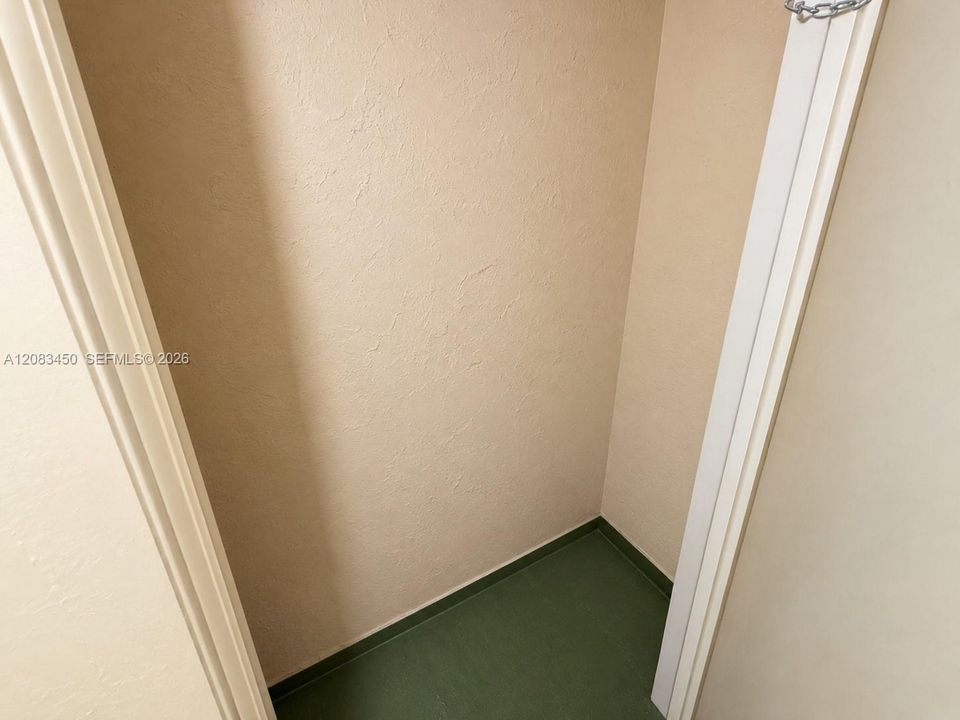 На продажу: $190,000 (2 спален, 2 ванн, 820 Квадратных фут)