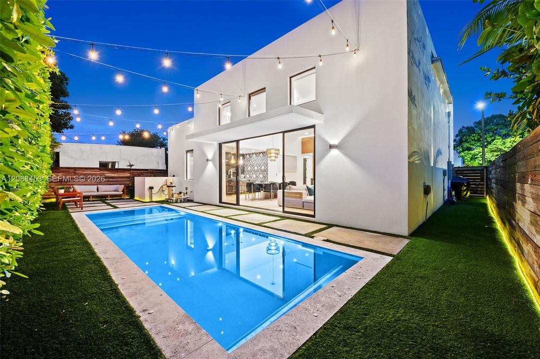 Totally private, fully fenced and hedge backyard with astro turf and salt pool
