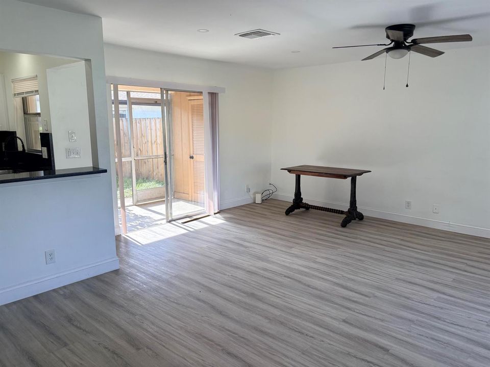 LIVING/DINING