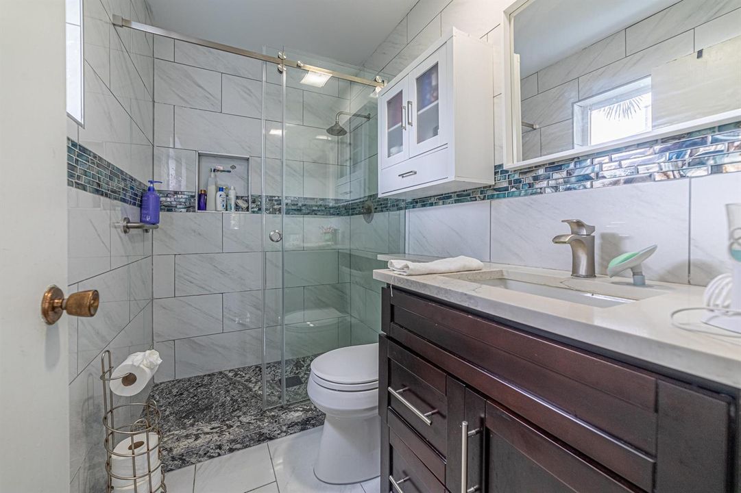 MasterBathroom (1)