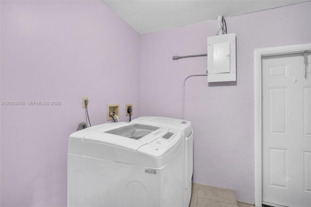 На продажу: $549,900 (5 спален, 2 ванн, 2088 Квадратных фут)