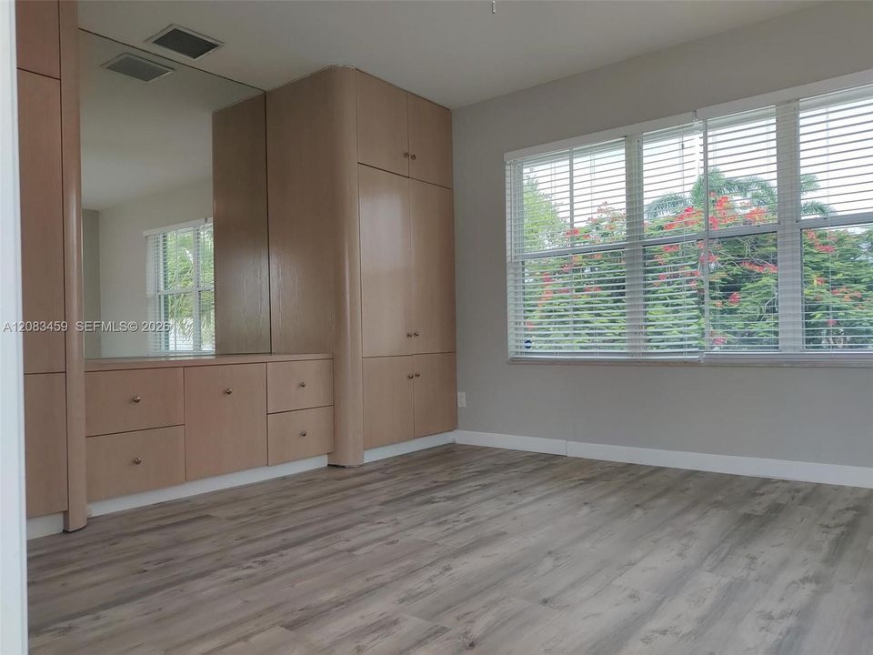 For Rent: $4,100 (3 beds, 3 baths, 1802 Square Feet)