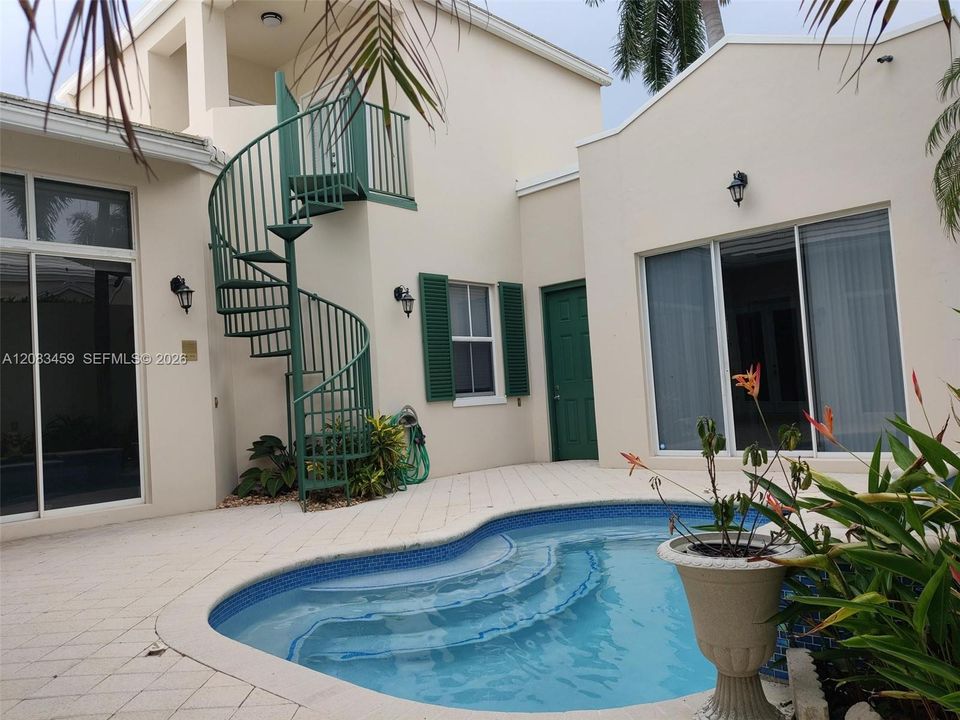 For Rent: $4,100 (3 beds, 3 baths, 1802 Square Feet)