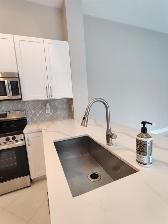 For Rent: $4,100 (3 beds, 3 baths, 1802 Square Feet)