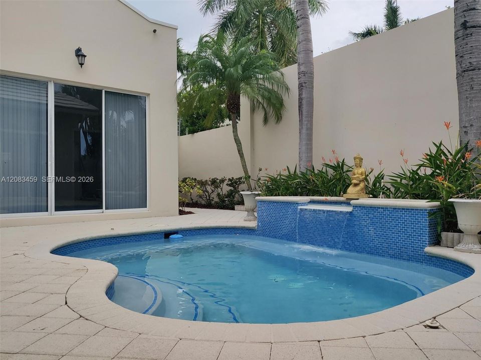 For Rent: $4,100 (3 beds, 3 baths, 1802 Square Feet)