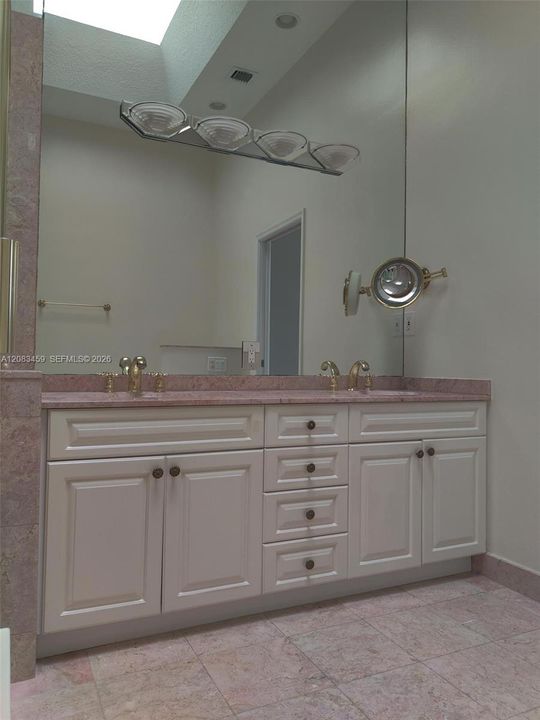 For Rent: $4,100 (3 beds, 3 baths, 1802 Square Feet)