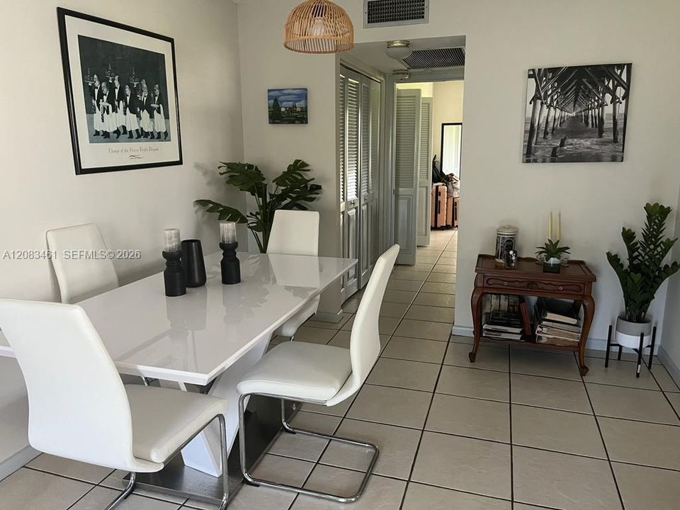 На продажу: $125,000 (1 спален, 1 ванн, 700 Квадратных фут)