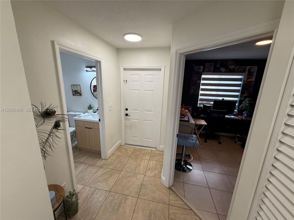 For Sale: $450,000 (3 beds, 3 baths, 1255 Square Feet)