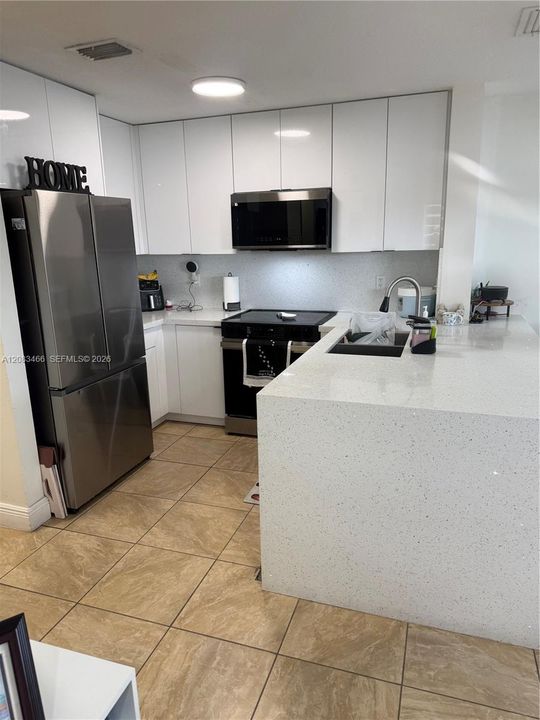 For Sale: $450,000 (3 beds, 3 baths, 1255 Square Feet)