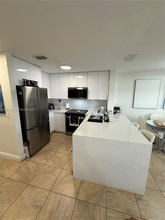 For Sale: $450,000 (3 beds, 3 baths, 1255 Square Feet)