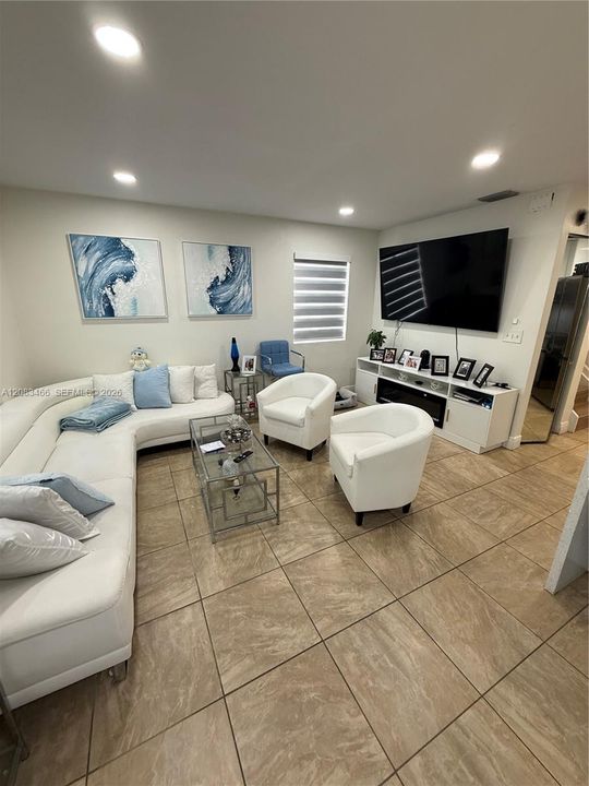 For Sale: $450,000 (3 beds, 3 baths, 1255 Square Feet)