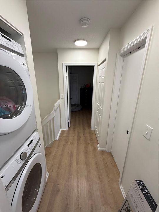 For Sale: $450,000 (3 beds, 3 baths, 1255 Square Feet)