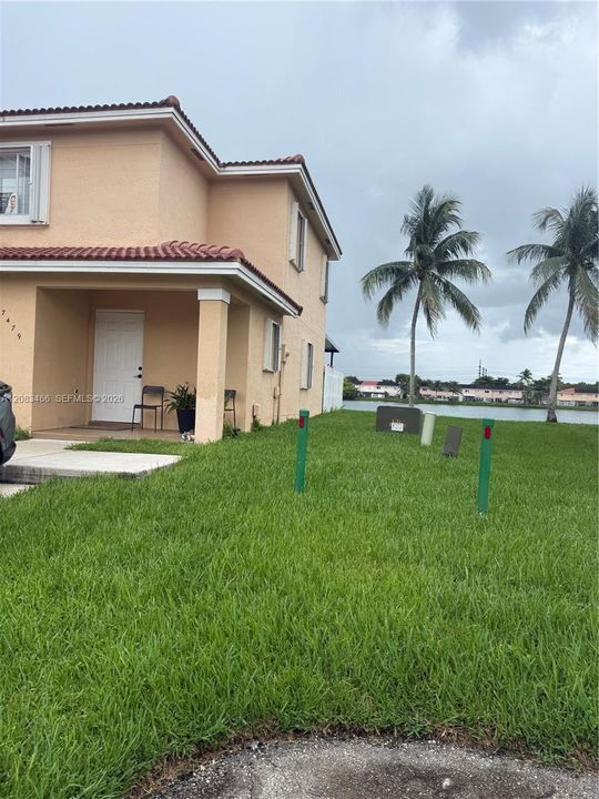 For Sale: $450,000 (3 beds, 3 baths, 1255 Square Feet)