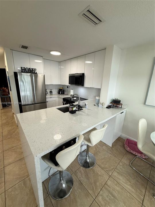 For Sale: $450,000 (3 beds, 3 baths, 1255 Square Feet)