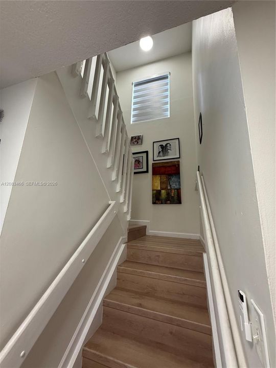 For Sale: $450,000 (3 beds, 3 baths, 1255 Square Feet)