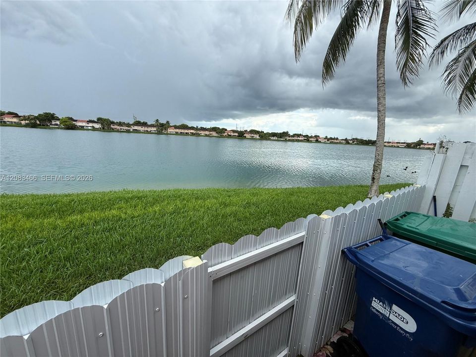 For Sale: $450,000 (3 beds, 3 baths, 1255 Square Feet)