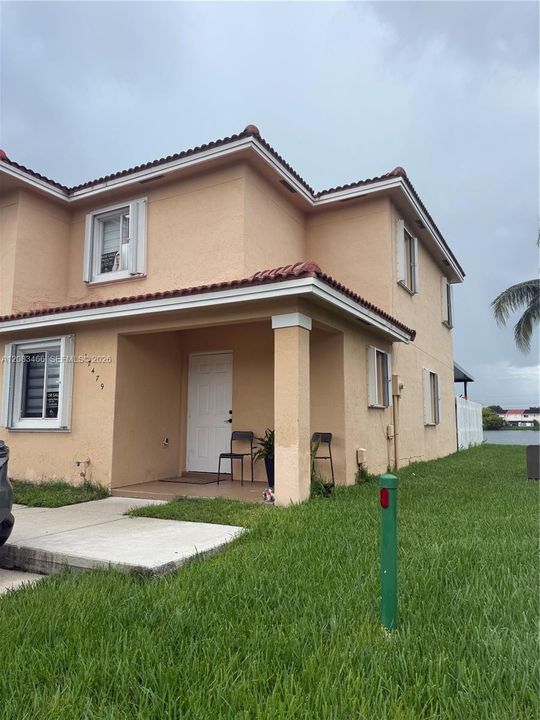 For Sale: $450,000 (3 beds, 3 baths, 1255 Square Feet)