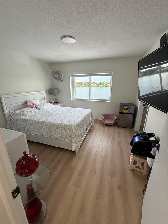 For Sale: $450,000 (3 beds, 3 baths, 1255 Square Feet)