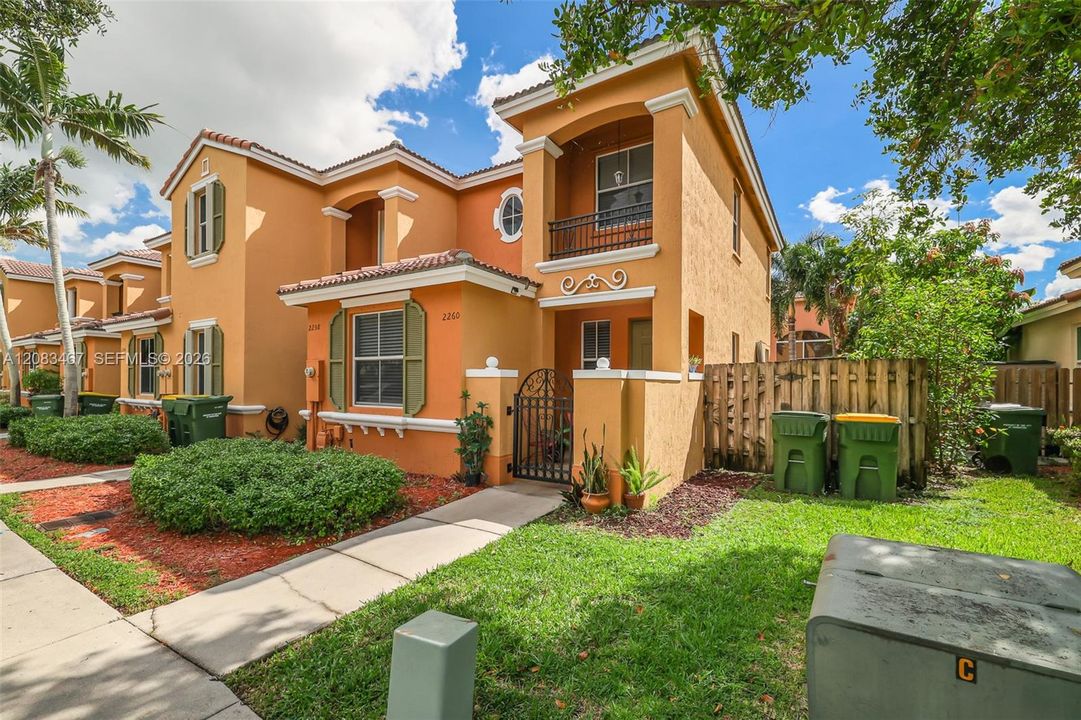 En Venta: $337,000 (3 camas, 3 baños, 1428 Pies cuadrados)