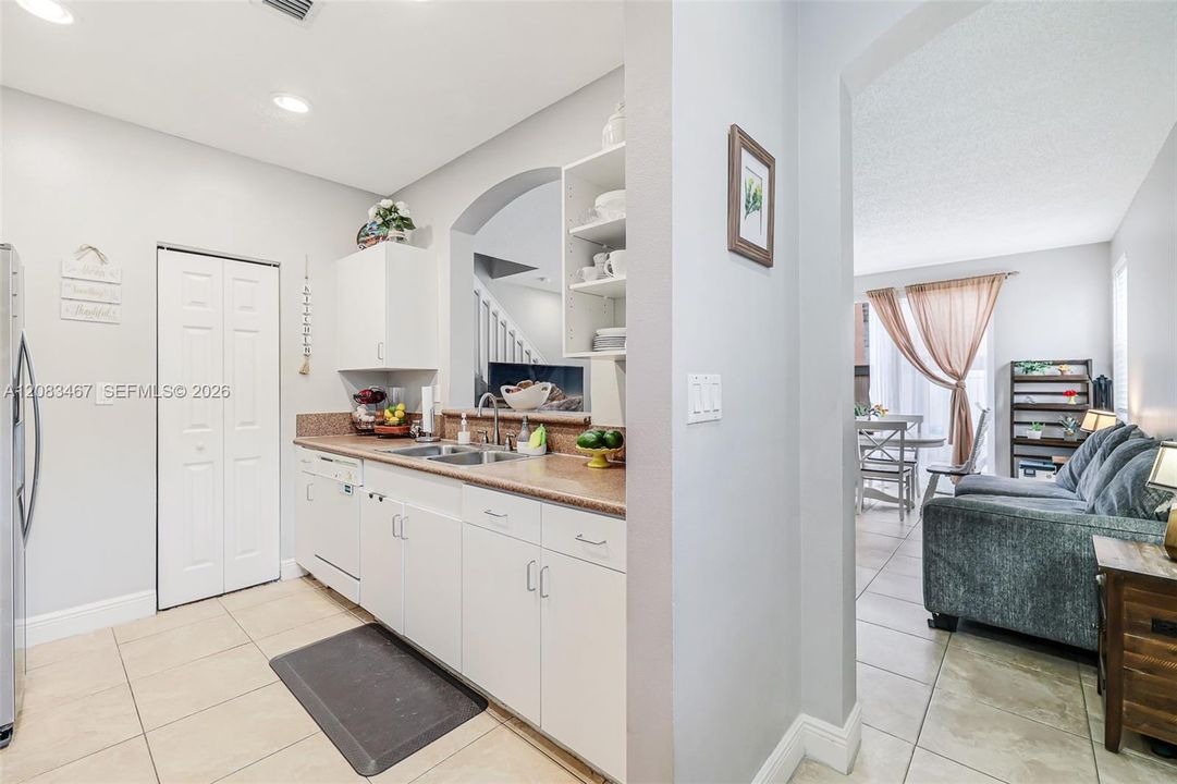 En Venta: $337,000 (3 camas, 3 baños, 1428 Pies cuadrados)