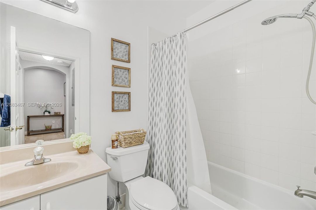 En Venta: $337,000 (3 camas, 3 baños, 1428 Pies cuadrados)