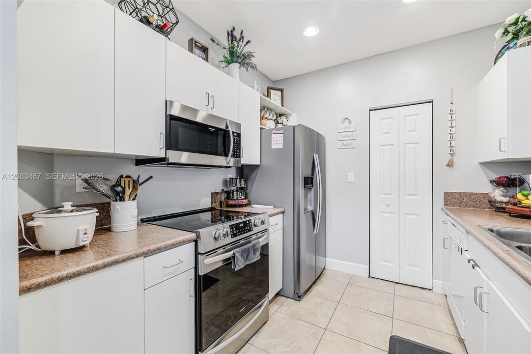 En Venta: $337,000 (3 camas, 3 baños, 1428 Pies cuadrados)