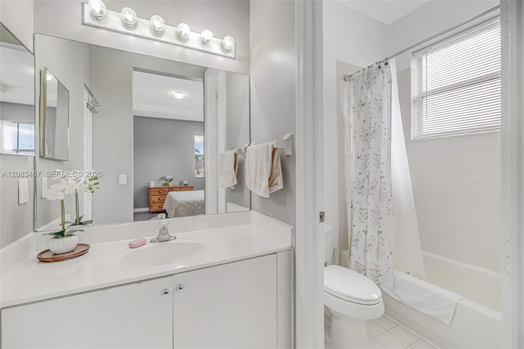 En Venta: $337,000 (3 camas, 3 baños, 1428 Pies cuadrados)